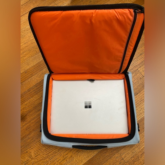 Laptop Case 13.5 inches and smaller - Picture 2 of 3